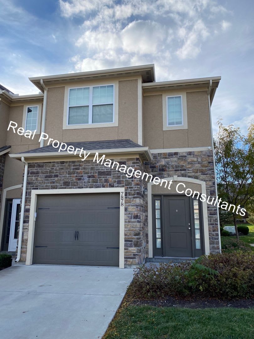 Overland Park spacious 3 Bed 3.5 Bath townhome in Blue Valley School District – photo 1