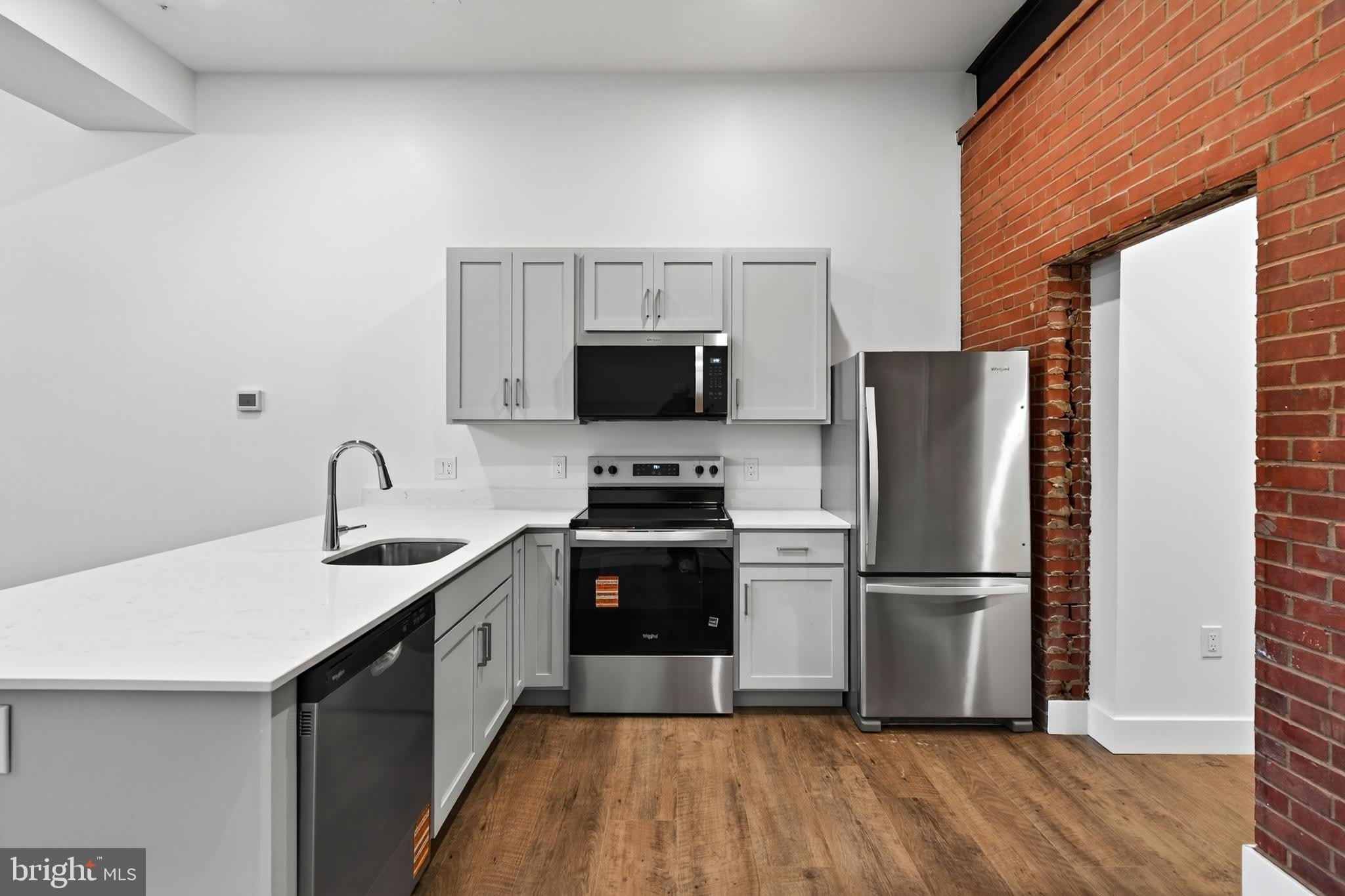 123 S MAIN Street – photo 1