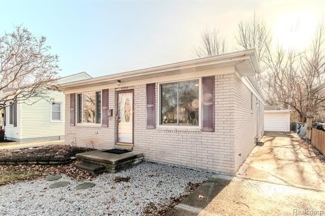 21816 E 10 Mile Road – photo 2