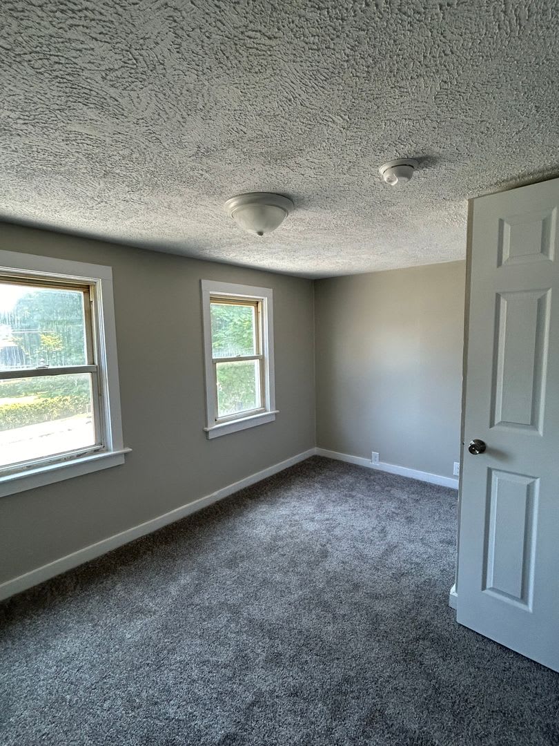 3 Bdrm Oswego! Charming! Updated! – photo 5