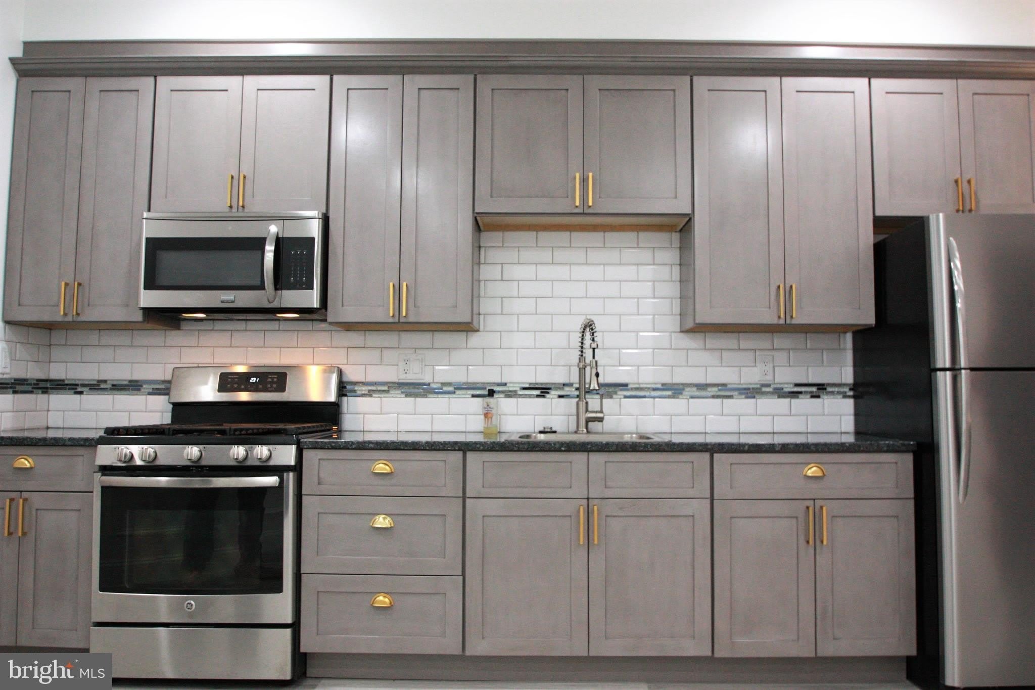 1233 S BROAD Street – photo 2