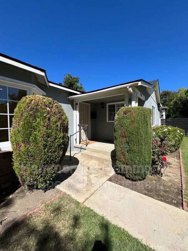 15483 Dickens St. – photo 4
