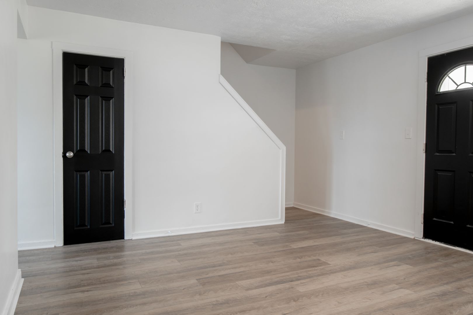 Charming 3-bedroom, 1-bathroom Townhouse in Midland, PA! – photo 5