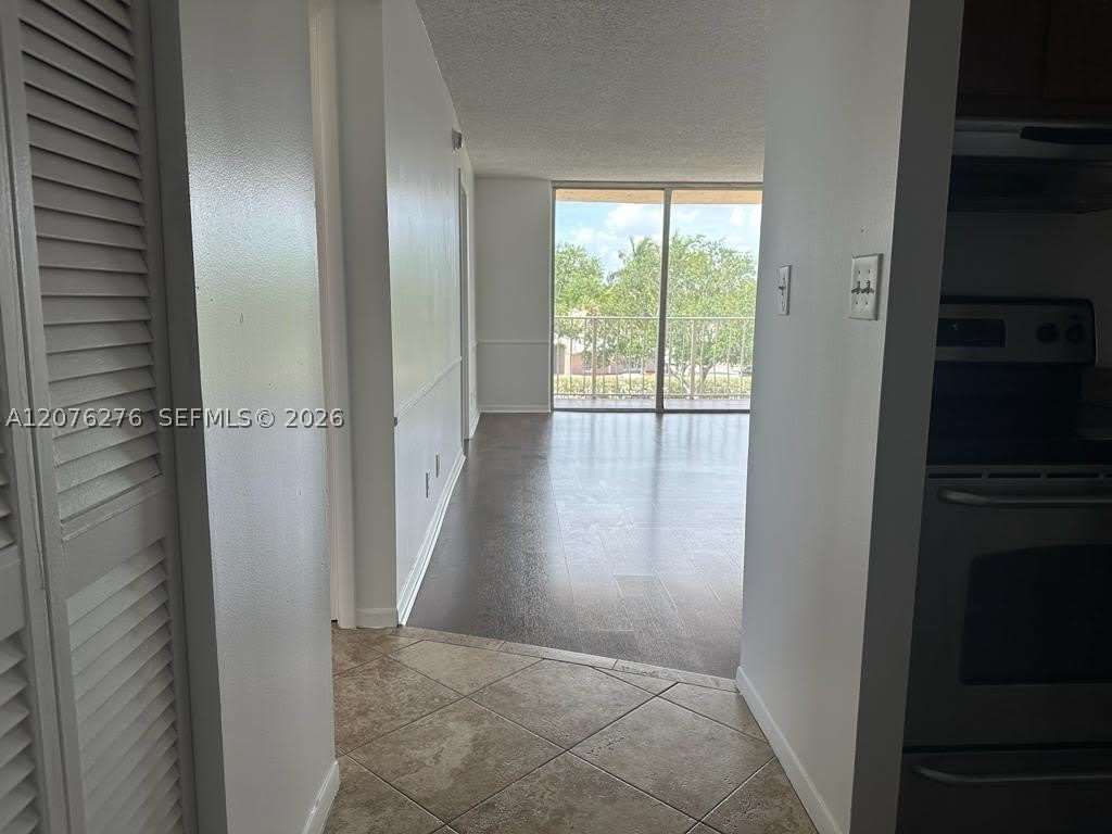 500 Executive Center Dr – photo 4
