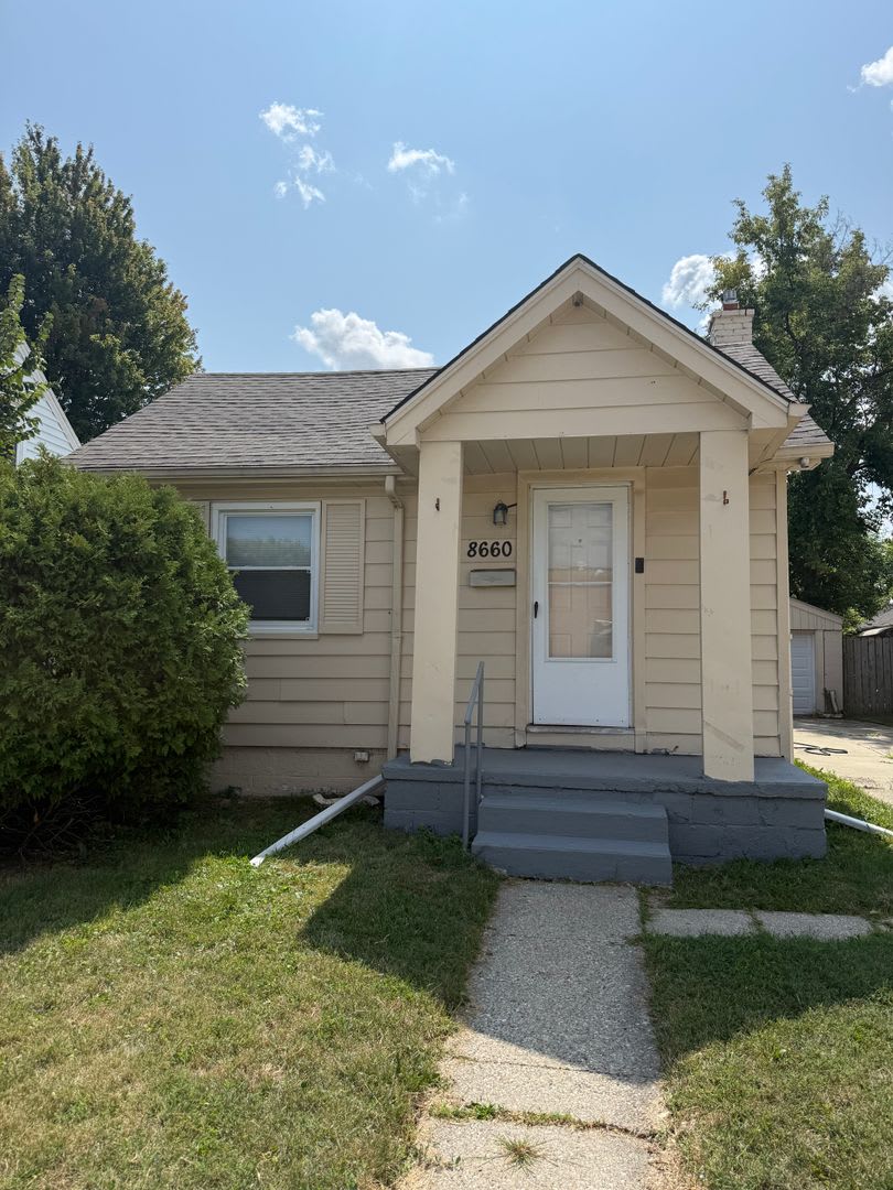 2 Bedroom SF Property with 2 car detached garage – photo 1