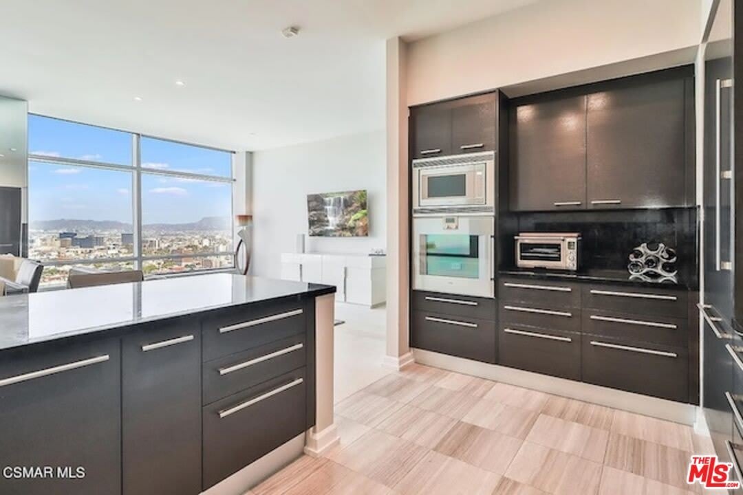 900 W Olympic Blvd – photo 3