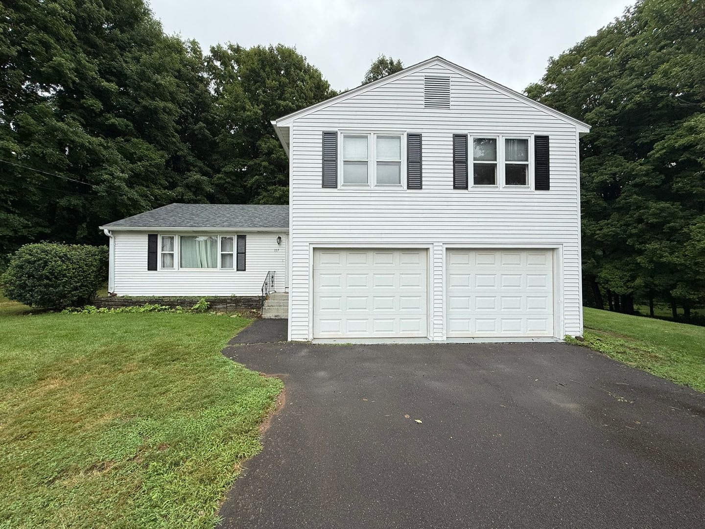 Beautiful 3 Bed, 1 Bath Single Family for Rent in Broad Brook! – photo 1