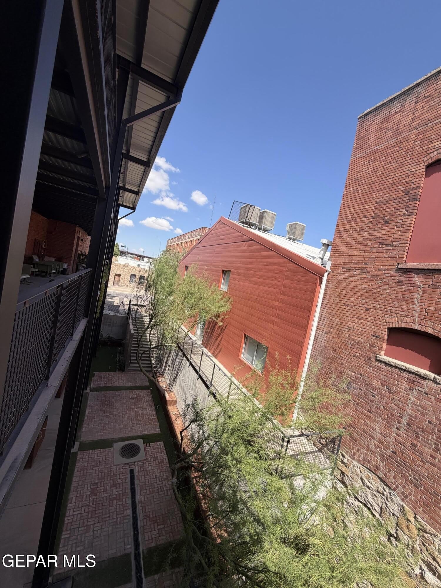 513 W San Antonio Avenue – photo 2