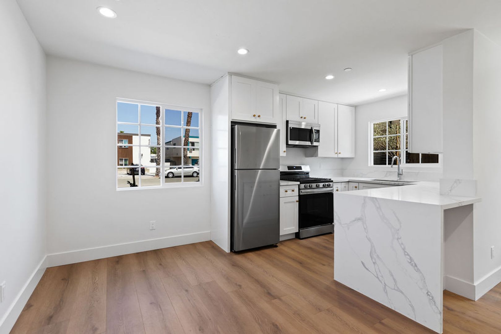 4264 42nd St – photo 1