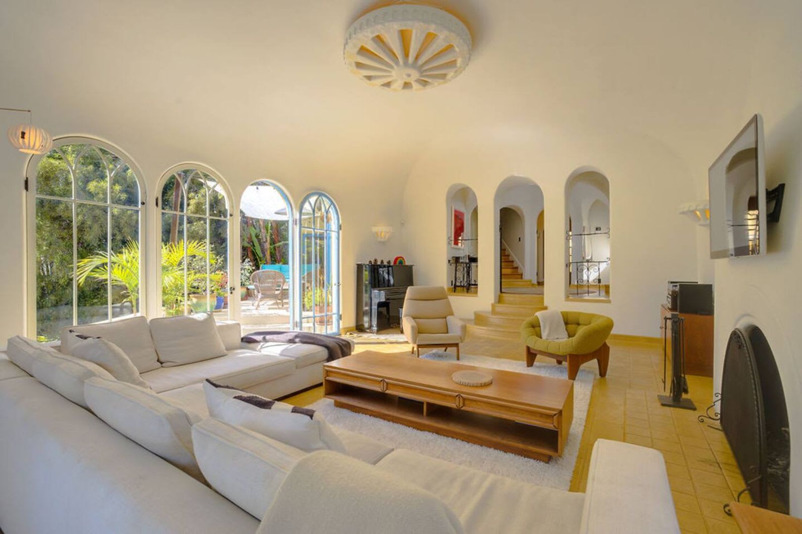 Glorious Gated Private 3 Bed 3 Bath Furnished Spanish Villa With Pool And Hot Tub In The Heart Of Los Feliz – photo 5