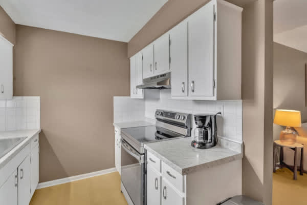 625 Village Ln – photo 2