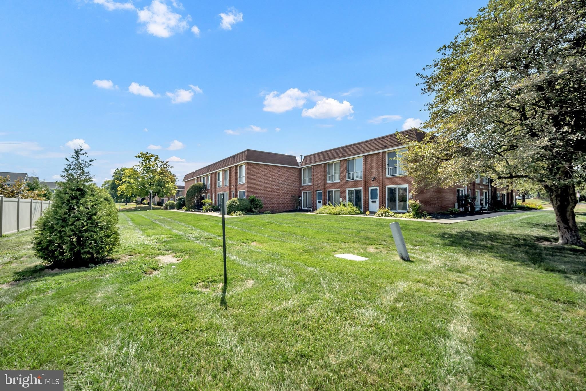 107 LEXINGTON Court – photo 2