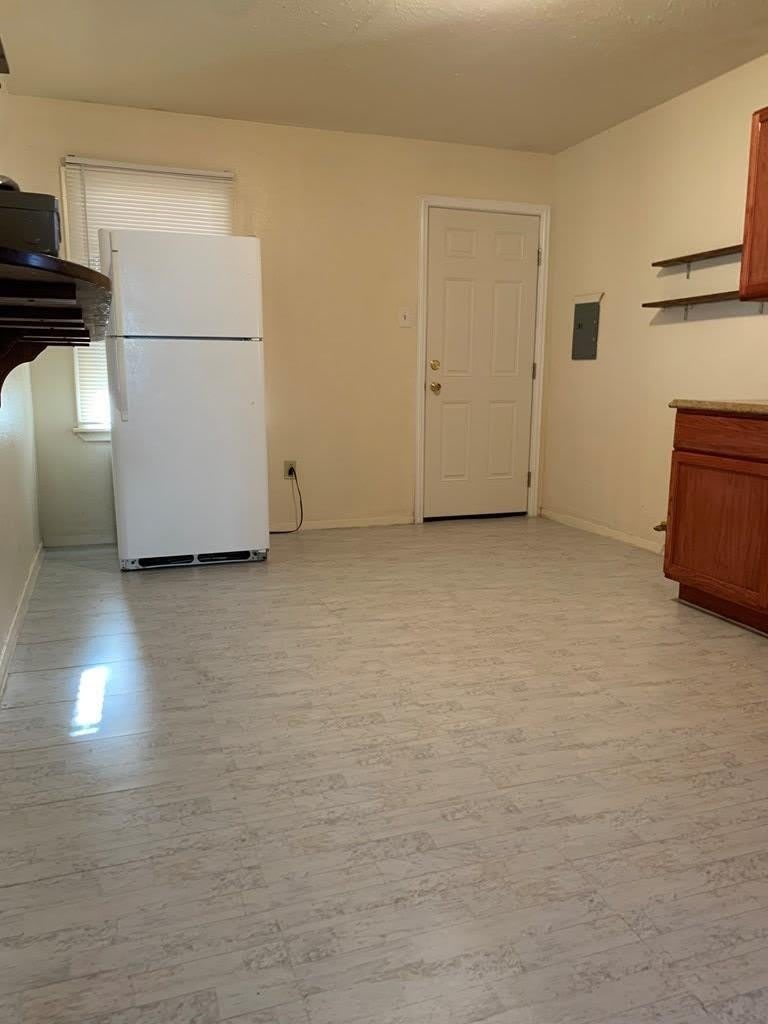 511 Douglas Ave – photo 3