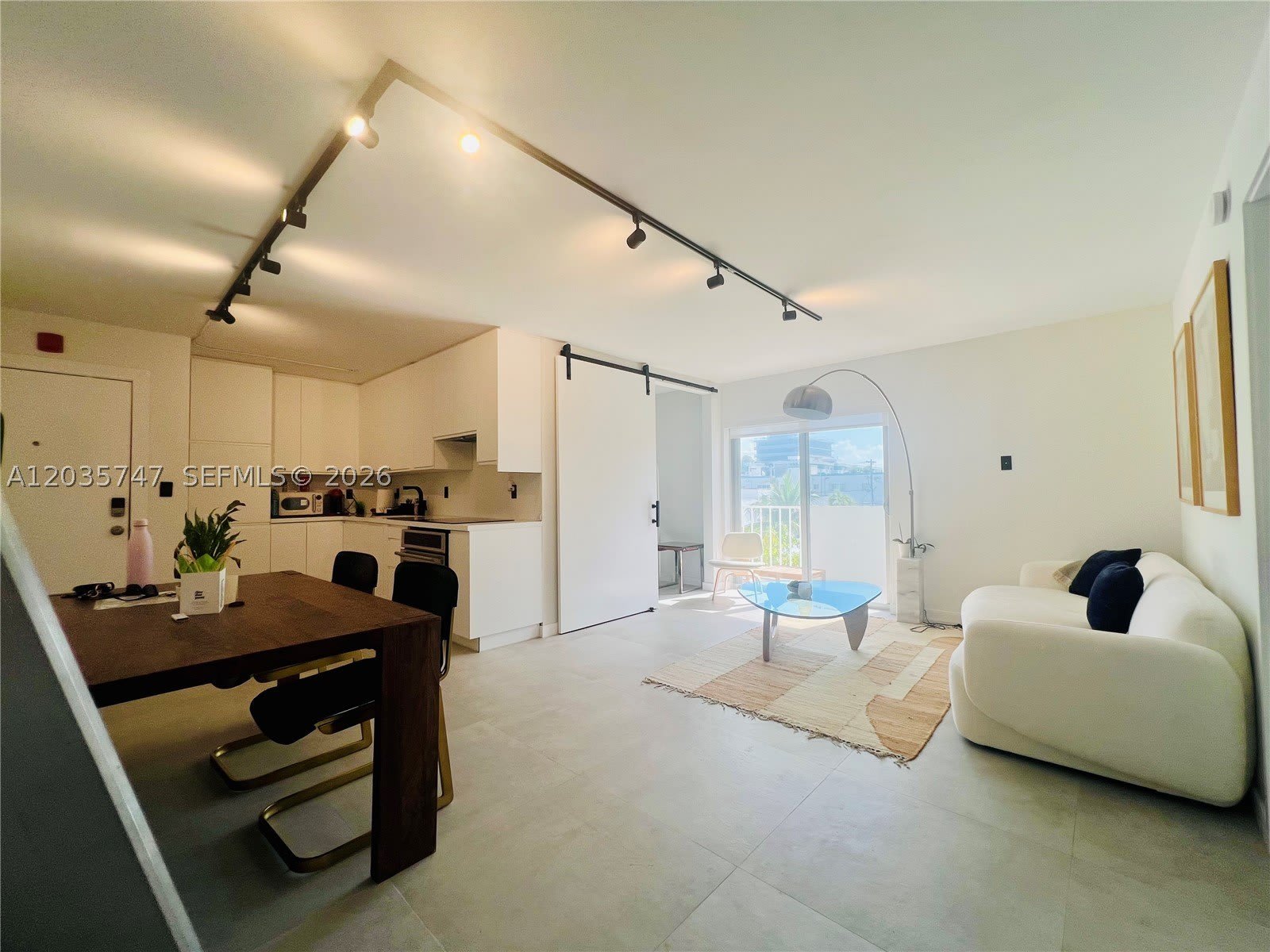 240 Collins Ave – photo 3