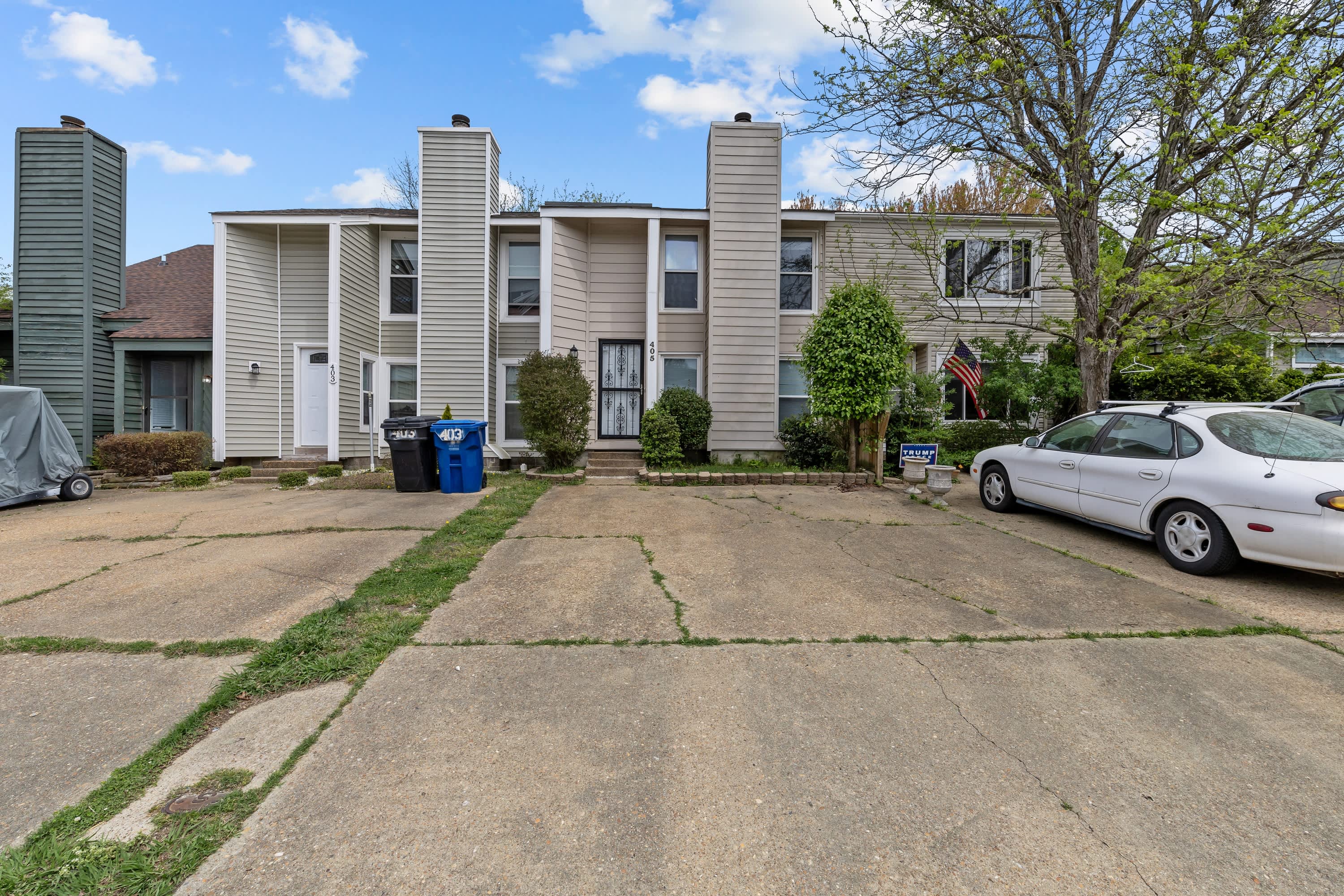 405 Falling Lane – photo 1