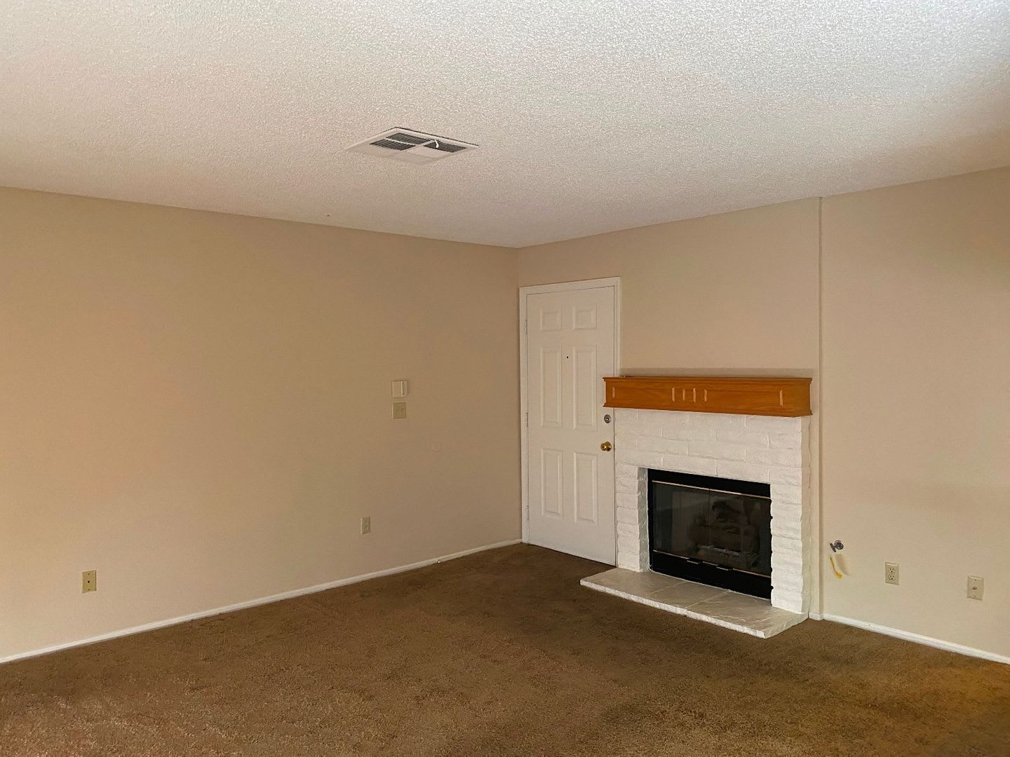 Beautiful Single Bedroom Upstairs Unit – photo 5