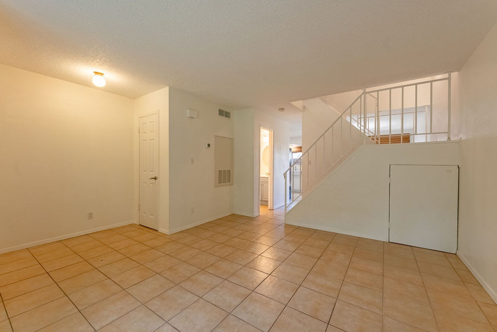 Charming 3 Bedroom 1 5 Bathroom Located In North Austin – photo 5