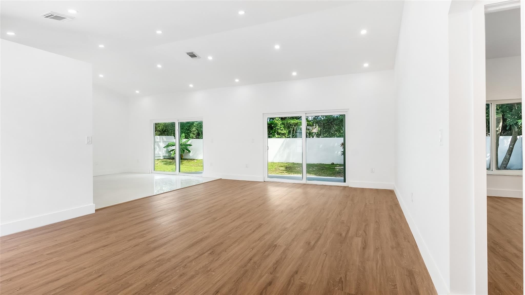 1811 SW 124th Way – photo 3