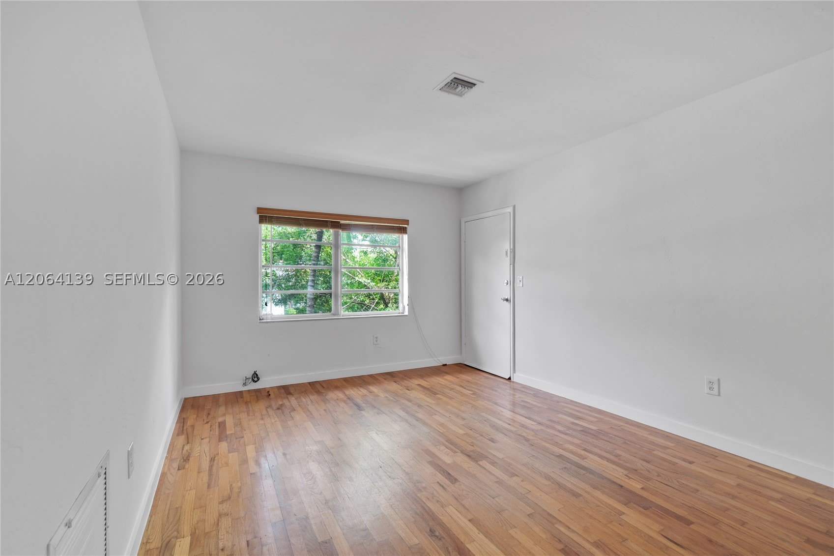 411 Santander Ave – photo 4