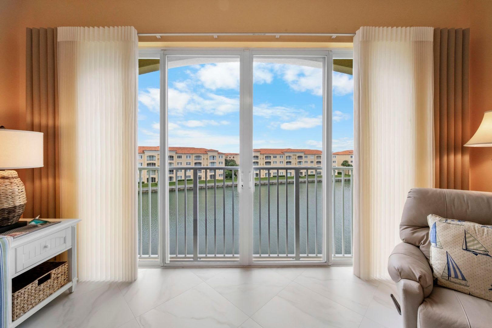 * Coming Soon * Furnished 2/2 Penthouse with Marina Views – photo 2