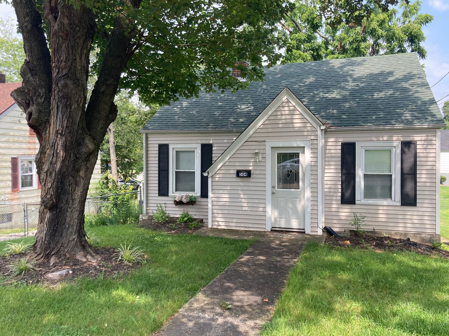** NO August Prorated Rent with Signed Lease NOW! ** – photo 1