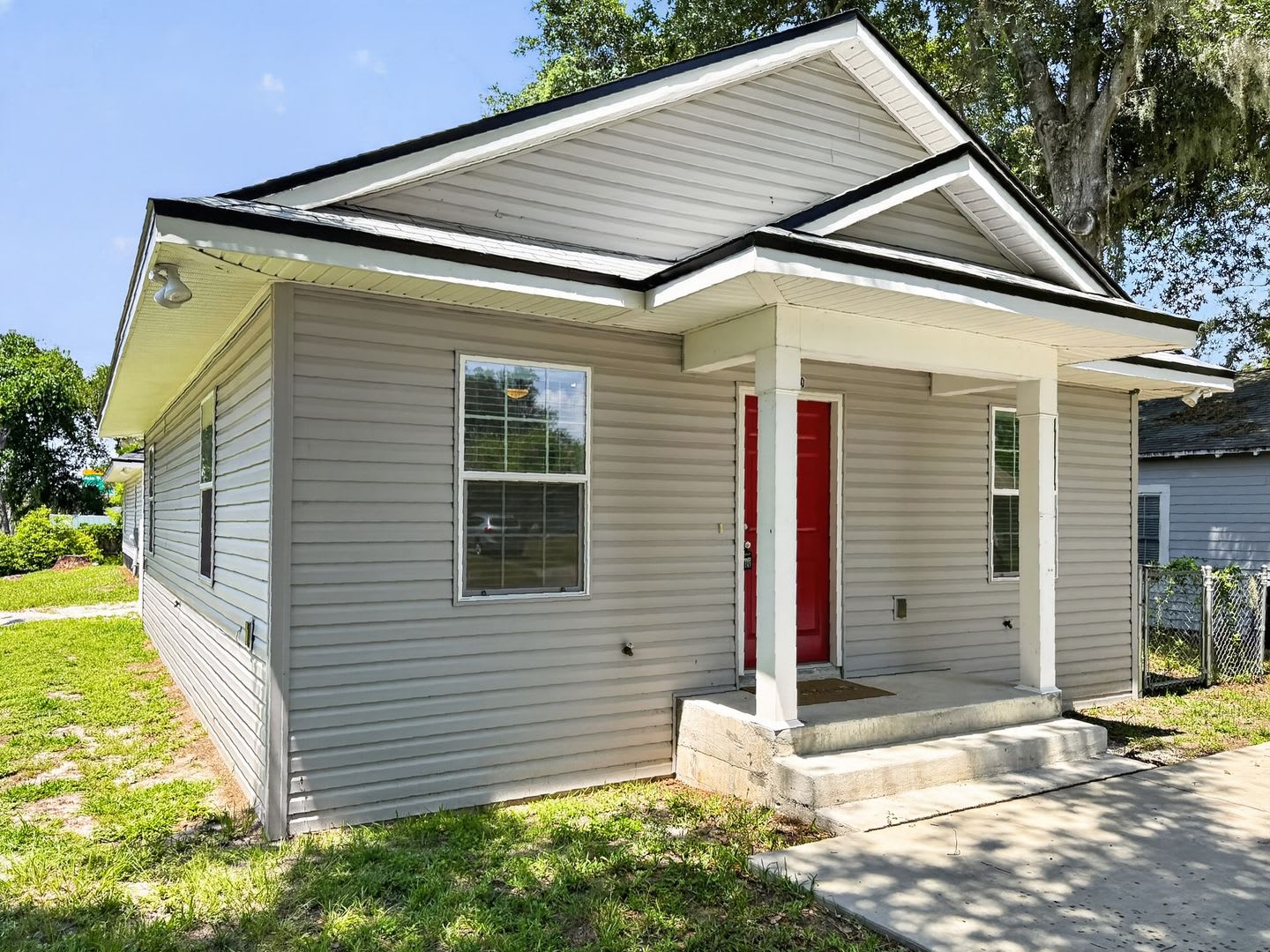 Bright & Spacious 3-Bedroom Home in St. Nicholas Area! – photo 2
