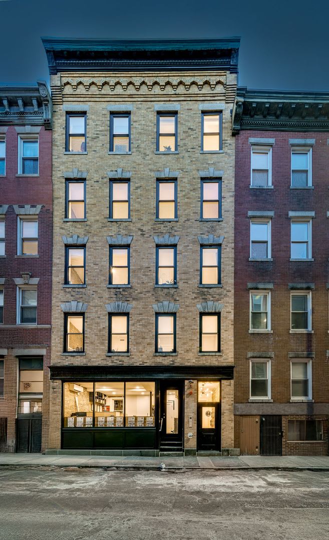 Nicely renovated 2 bed condo in the heart of the North End. – photo 2