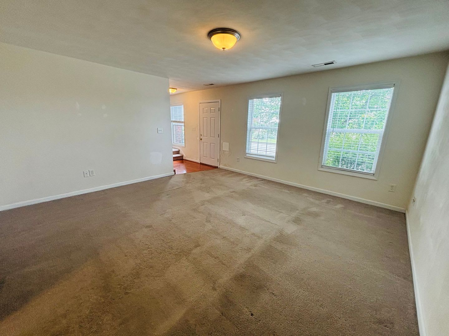 4 Bedroom 2.5 Half Bath House with 2 Car Garage – photo 3