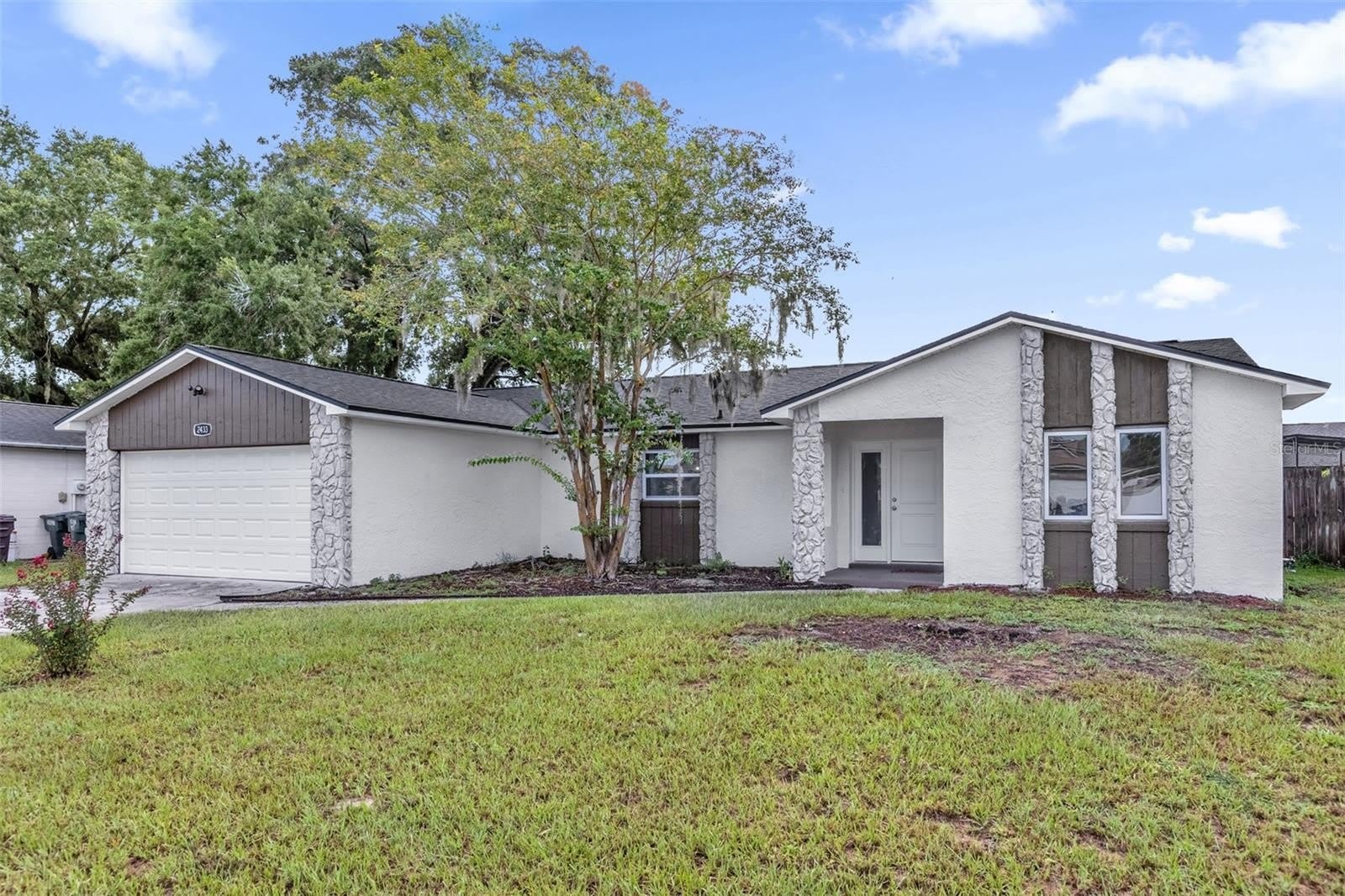2433 BENJAMIN Drive – photo 1