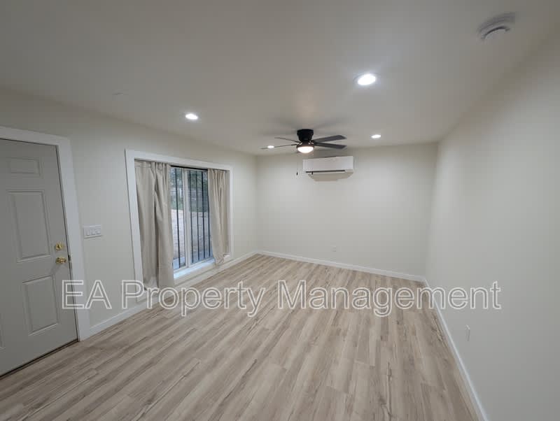 443 Trumbull Ave SE – photo 1