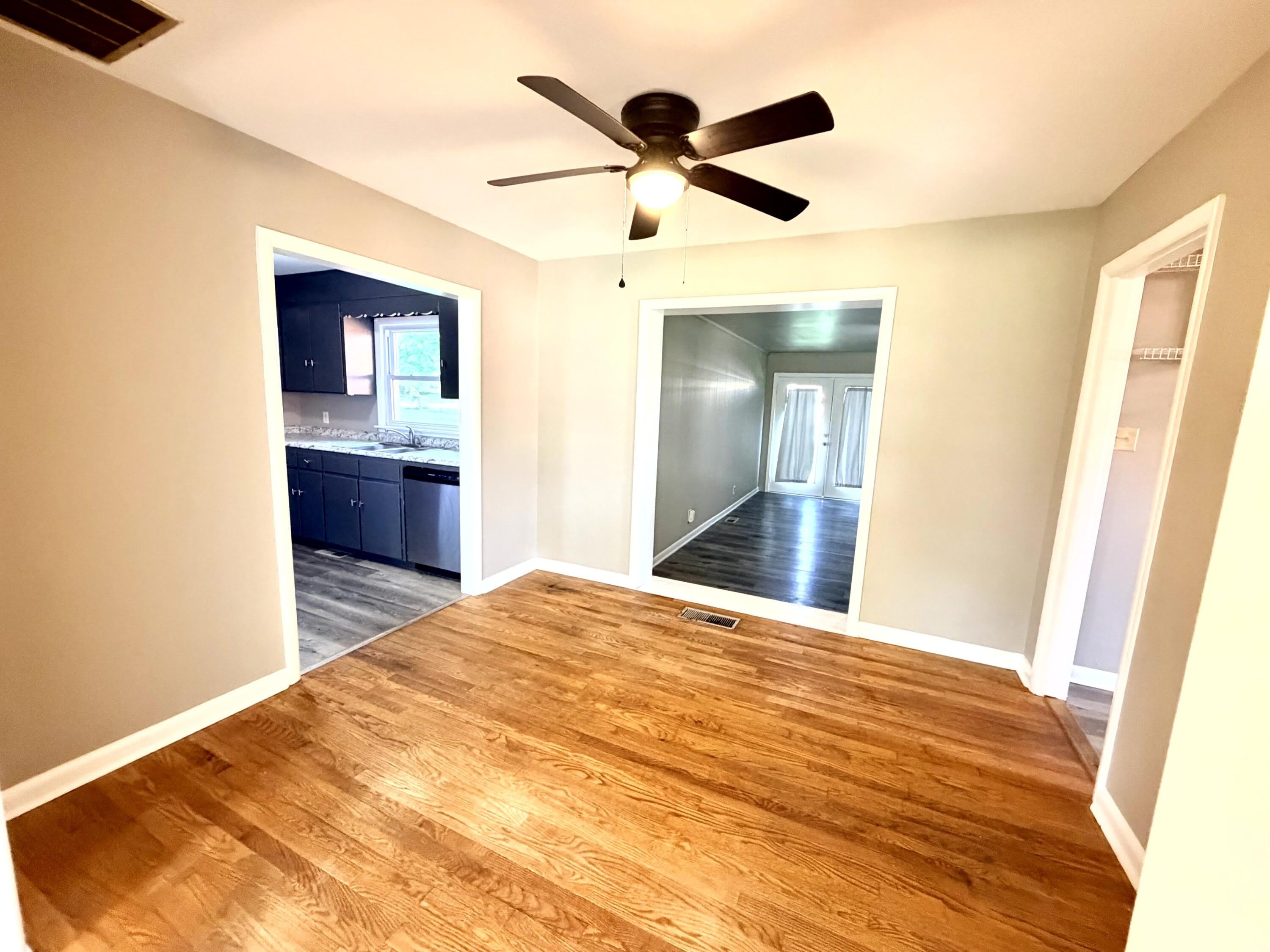 1711 Clarence Drive – photo 4