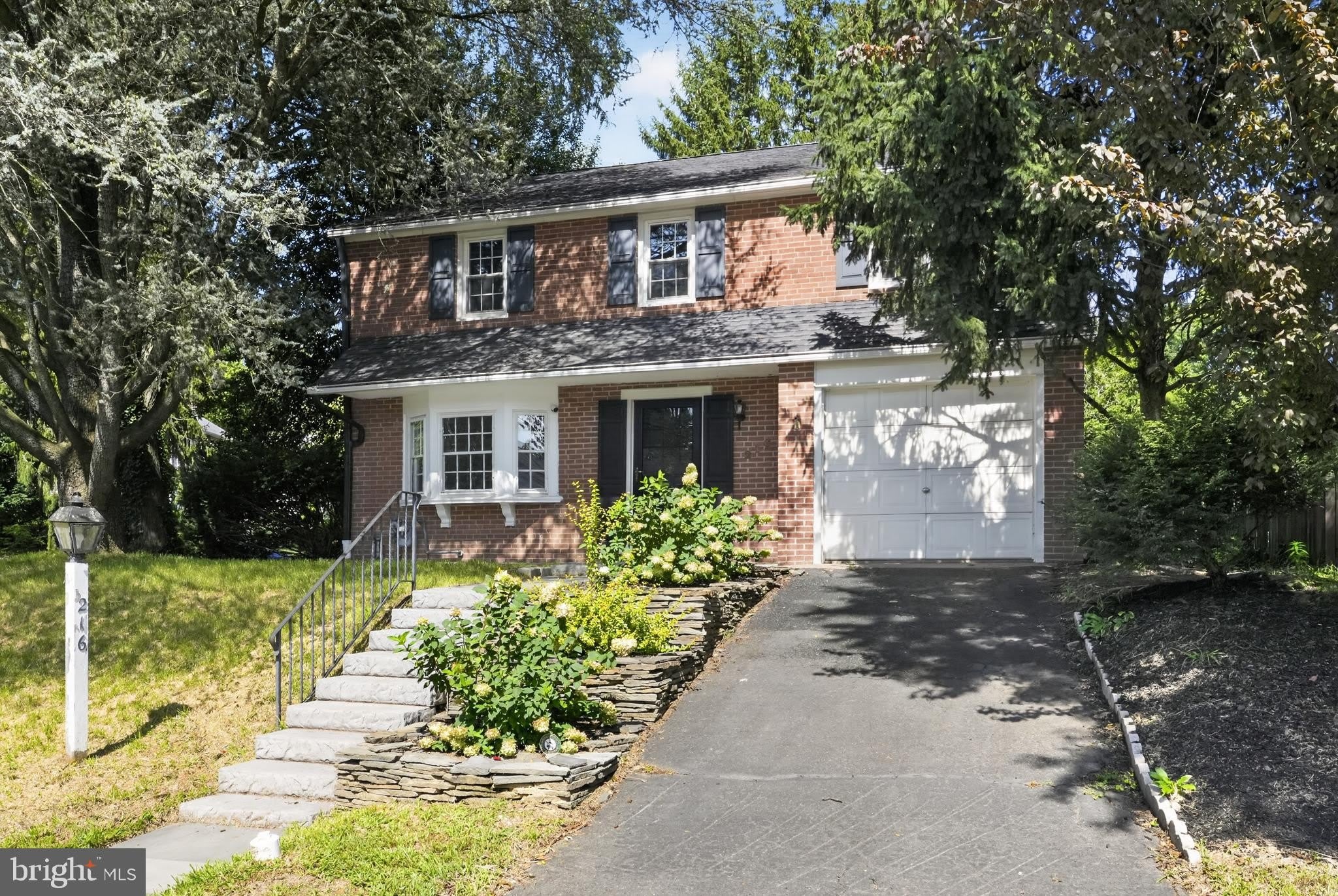 216 HURON Avenue – photo 2