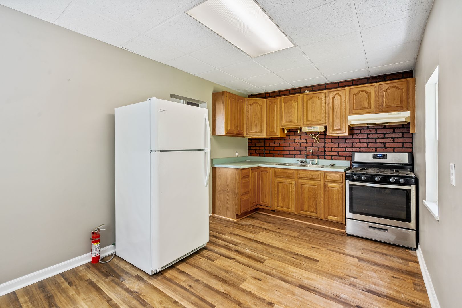 Updated 3 Bedroom on Quiet Street Minutes from Downtown – photo 5