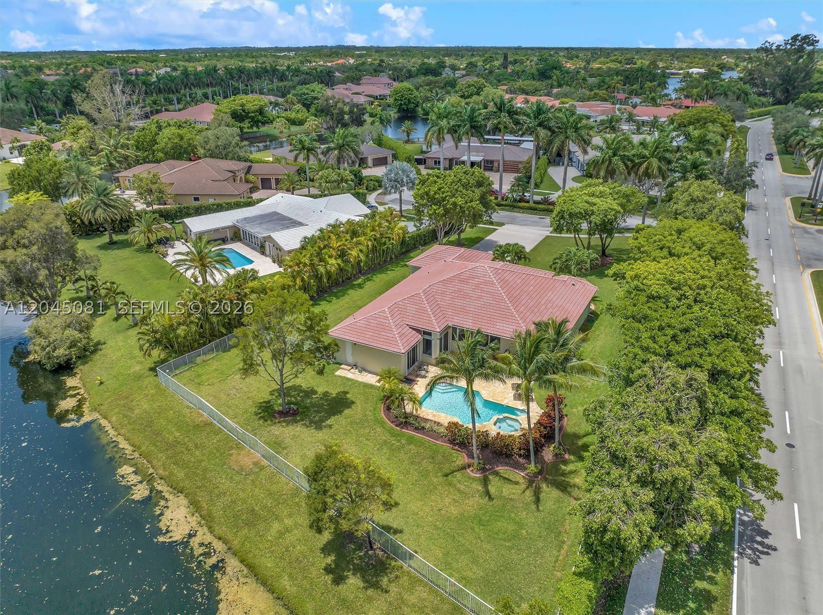 16310 Paddock Ln – photo 5