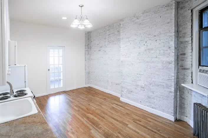 250 E 3Rd St – photo 5