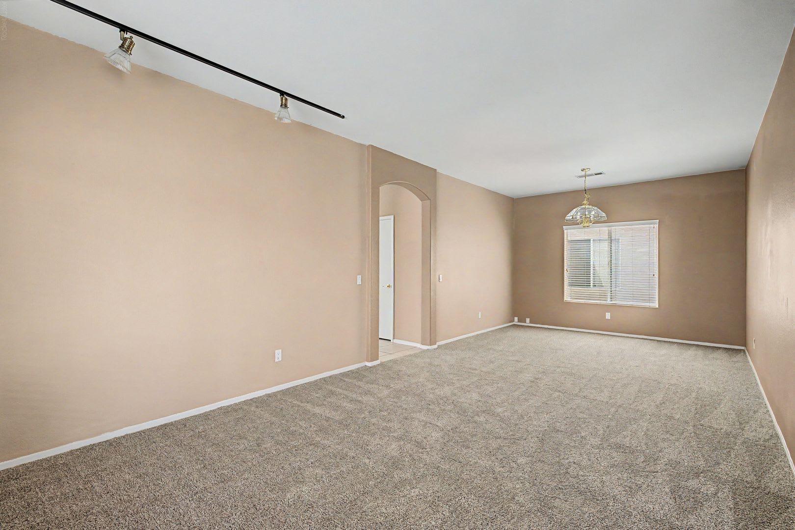 4-bedroom home with a pool in cul de sac! – photo 4