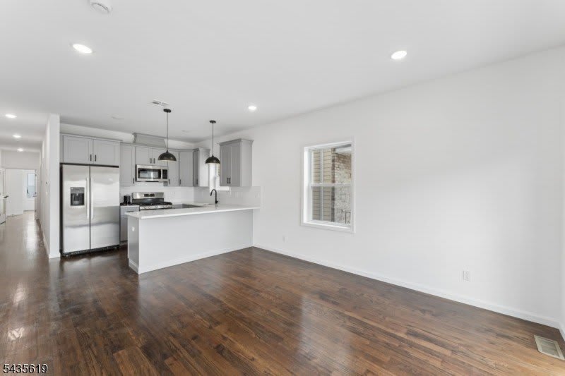 910 Bergen St – photo 4