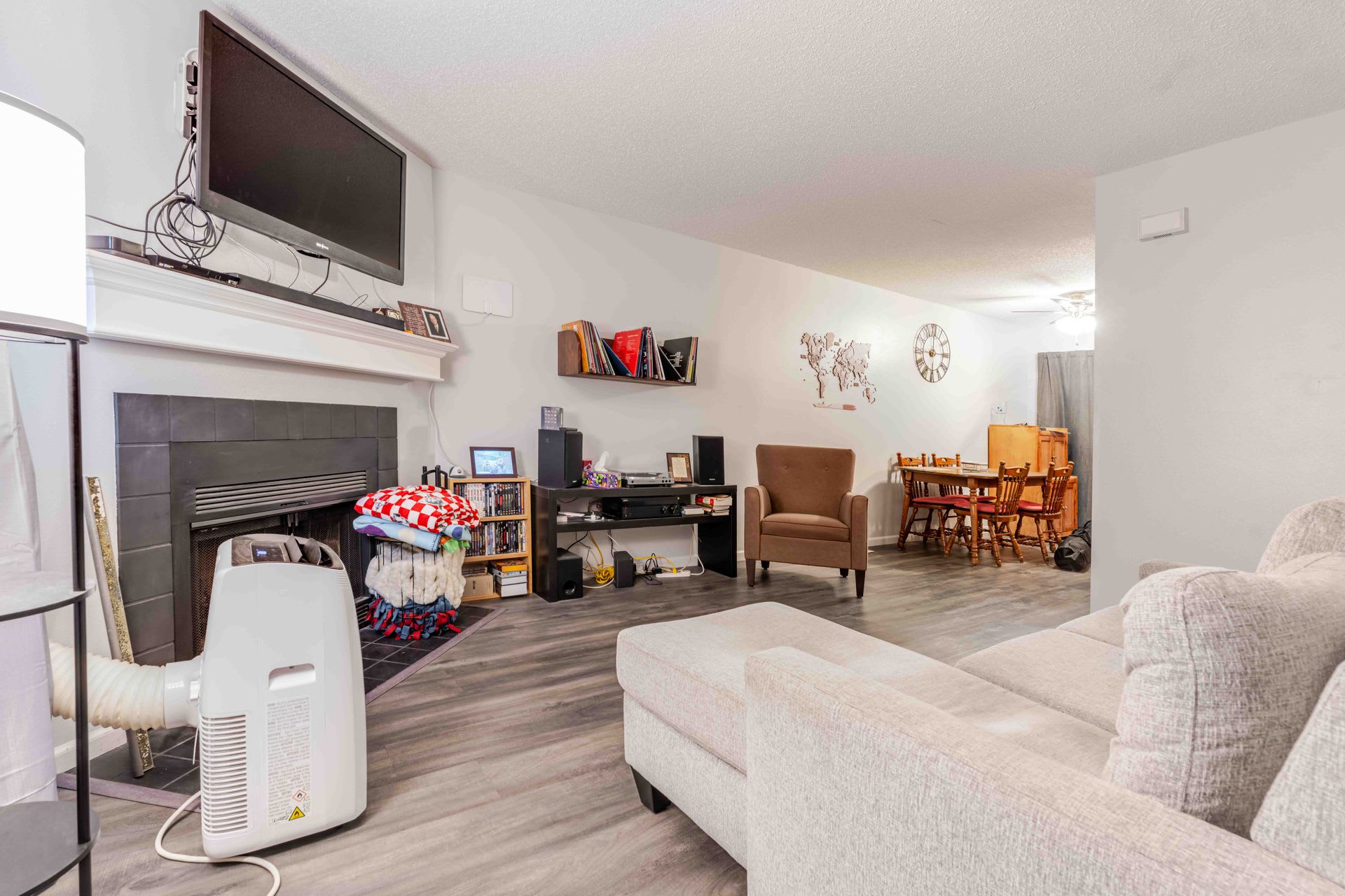 2-Bed 1.5-Bath townhome For Rent – photo 4