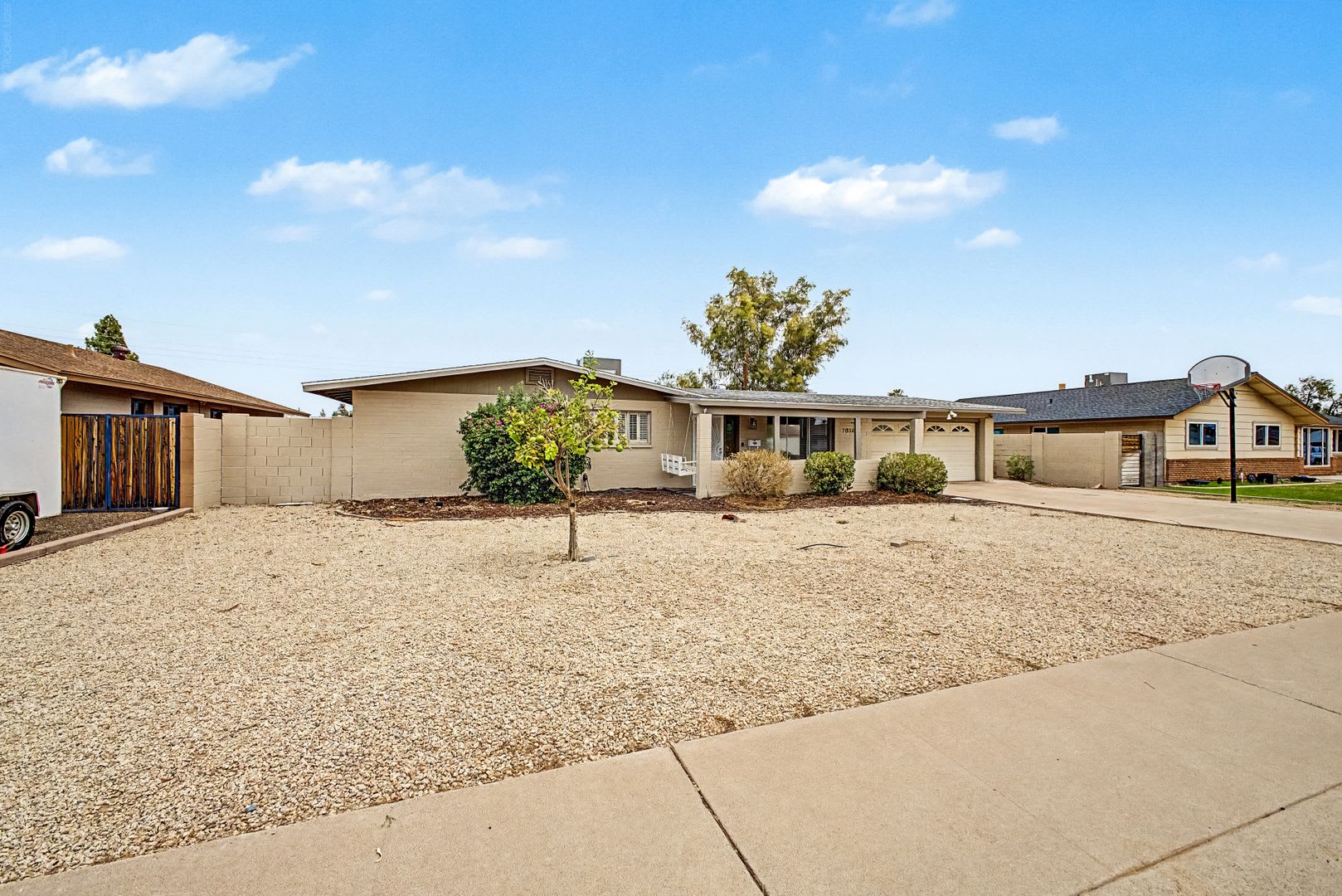 GORGEOUS 3Bed/2Bath Home w/Pool in NORTH GLEN SQUARE – photo 3