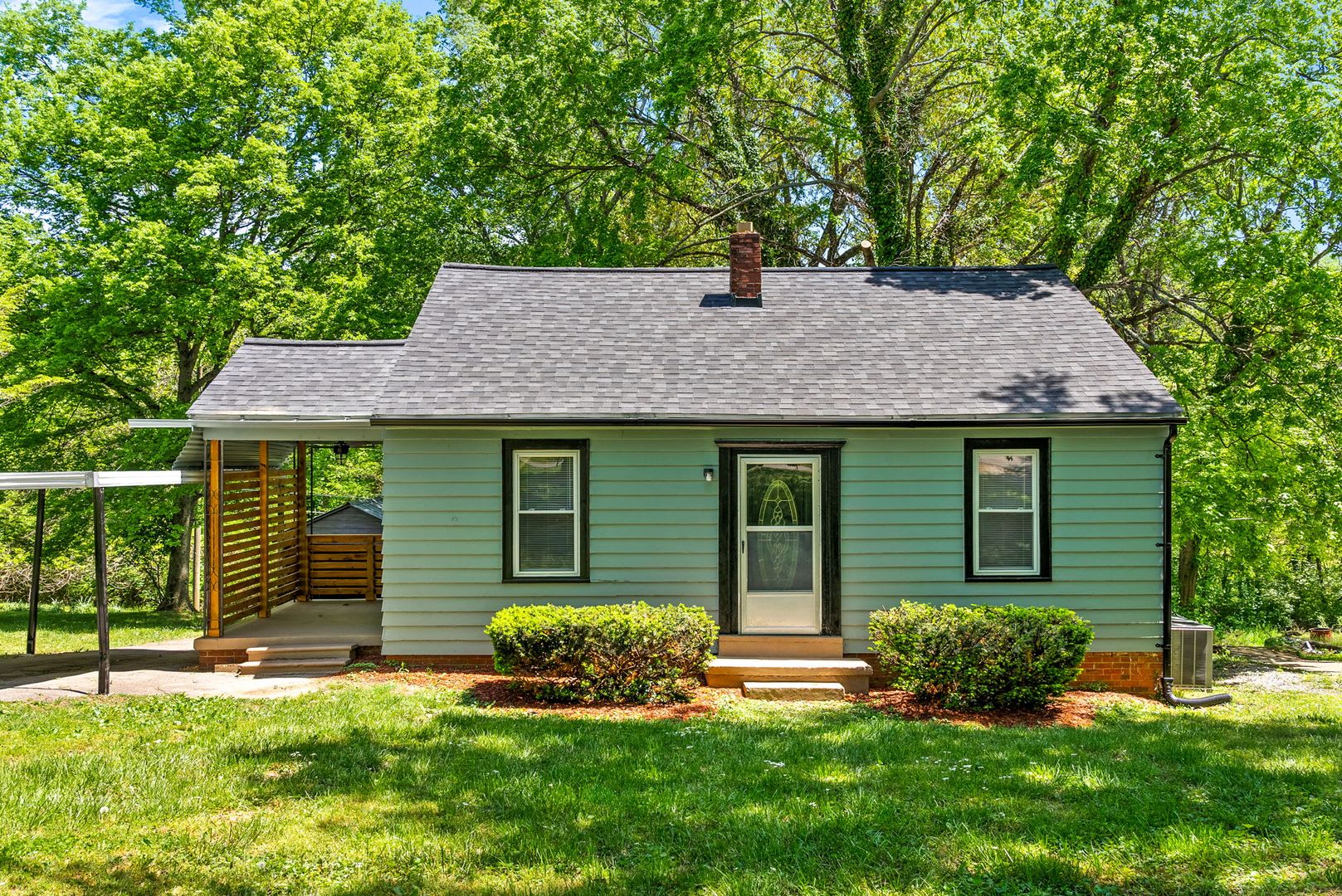 2 Bedroom Home For Rent Near Madison Street! – photo 3