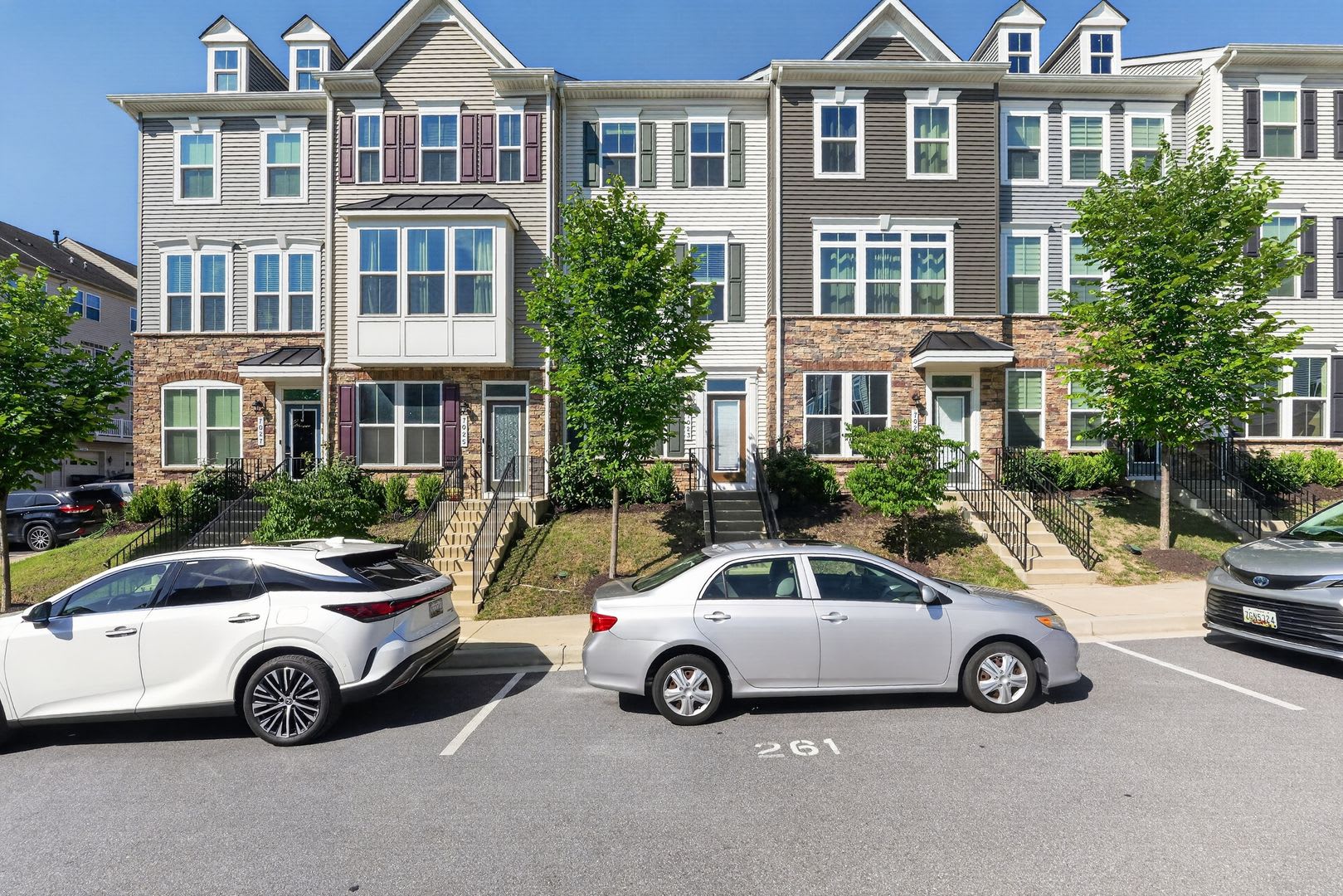 3 Bed 3.5 Bath townhome in Elkridge Crossing – photo 1