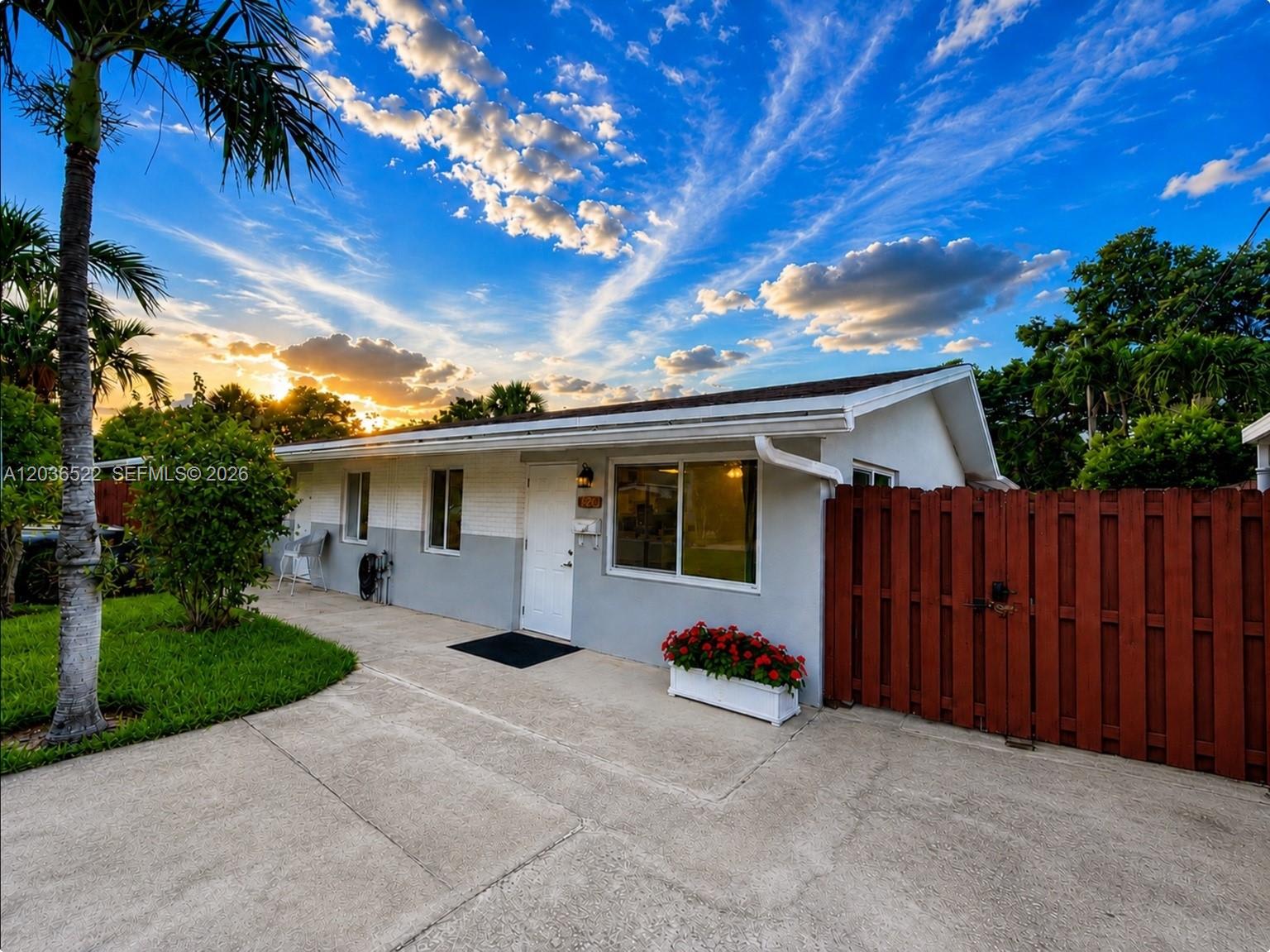 1005 Sw 30th St – photo 1