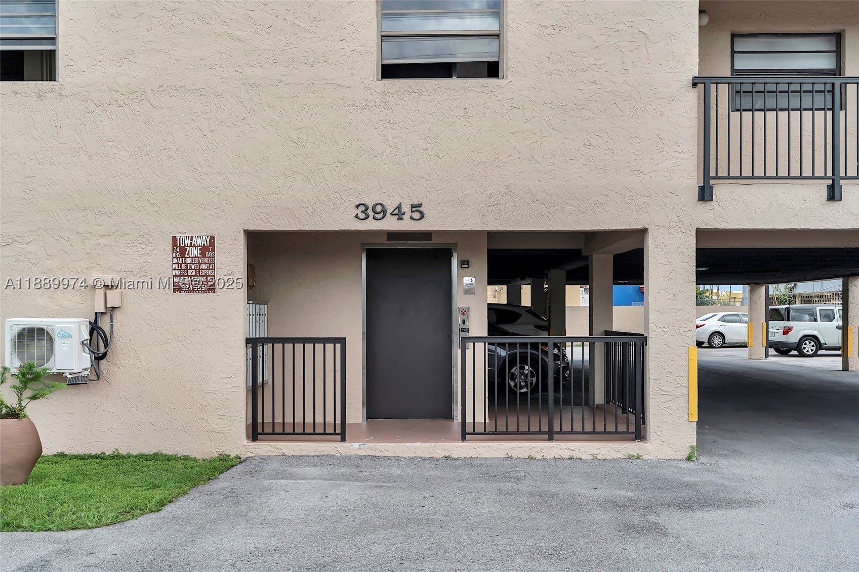 3945 SW 89th Ave – photo 2