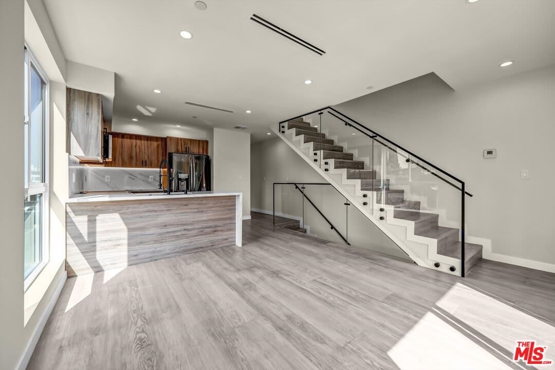 1305 N Sycamore Ave – photo 4