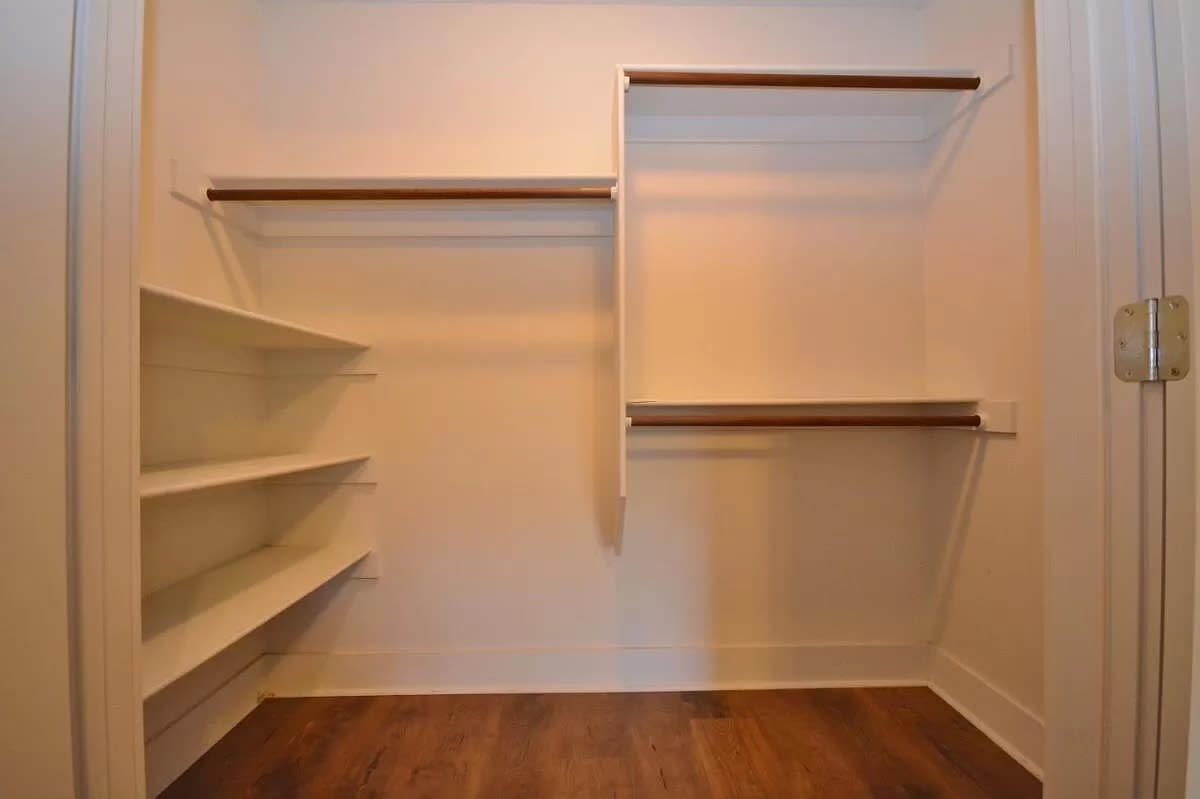 922 W Hughes St – photo 5