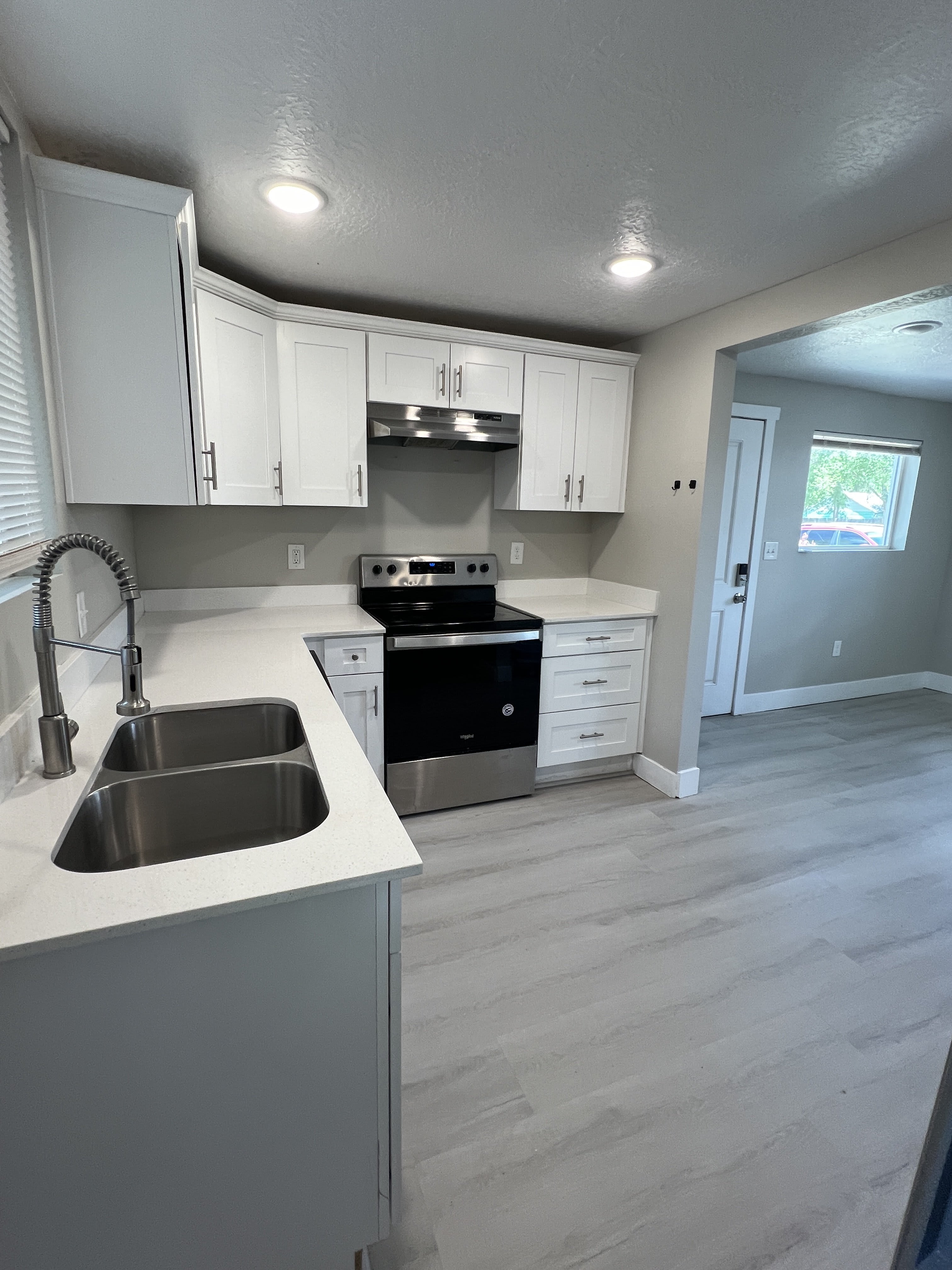 1535 South Russett Avenue – photo 3