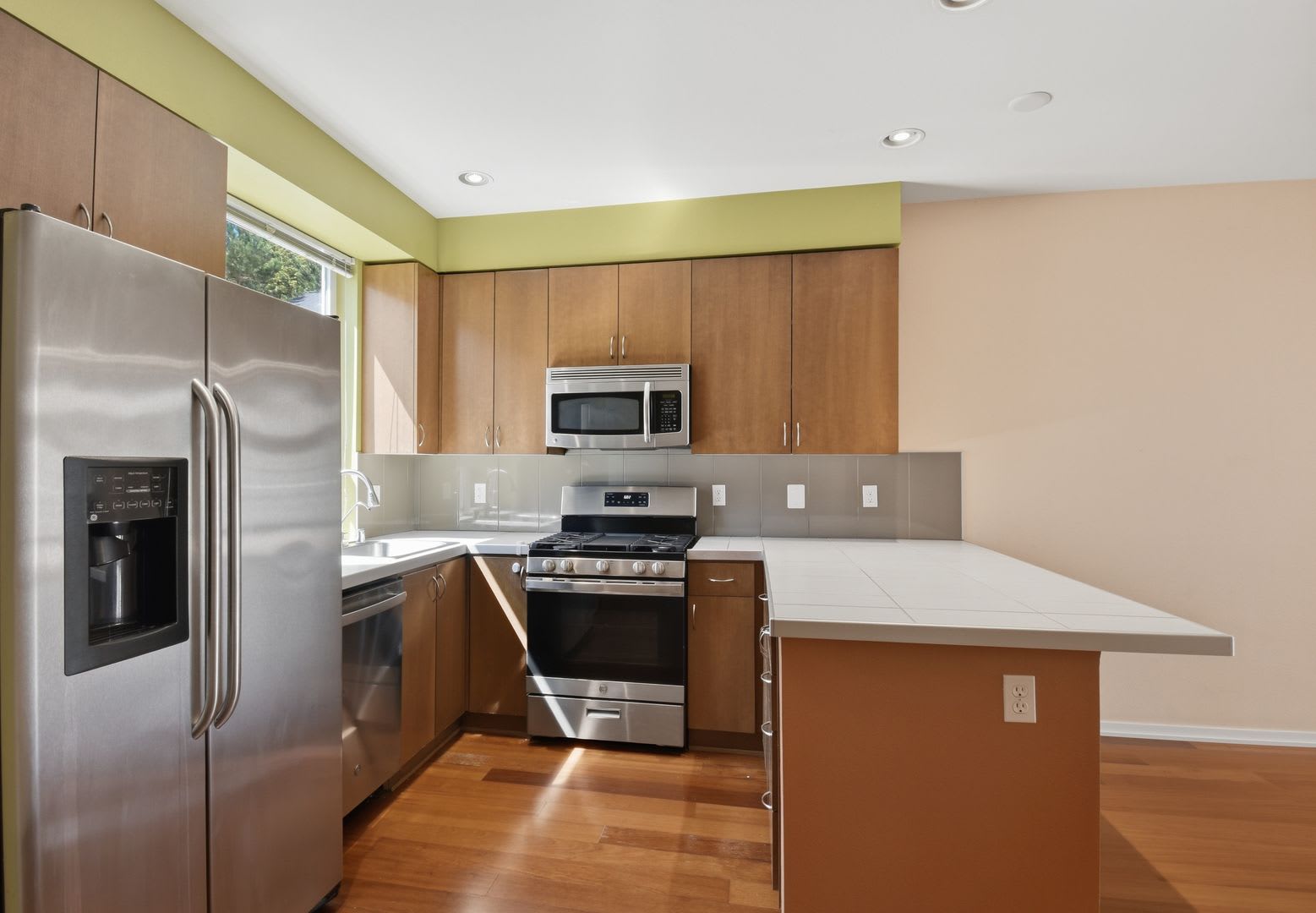 2bd/1.75ba Redmond Townhome – photo 3