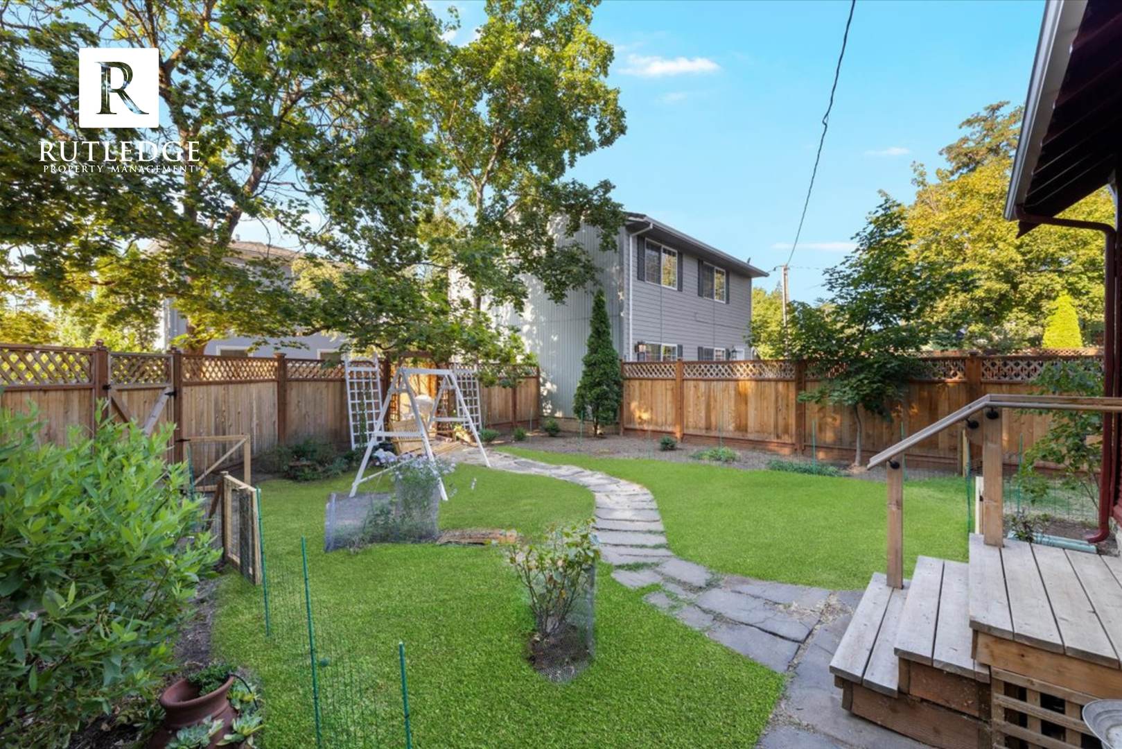 Charming Vintage 2 Bed / 1 Bath with Private Fenced Backyard ($500 OFF) – photo 4