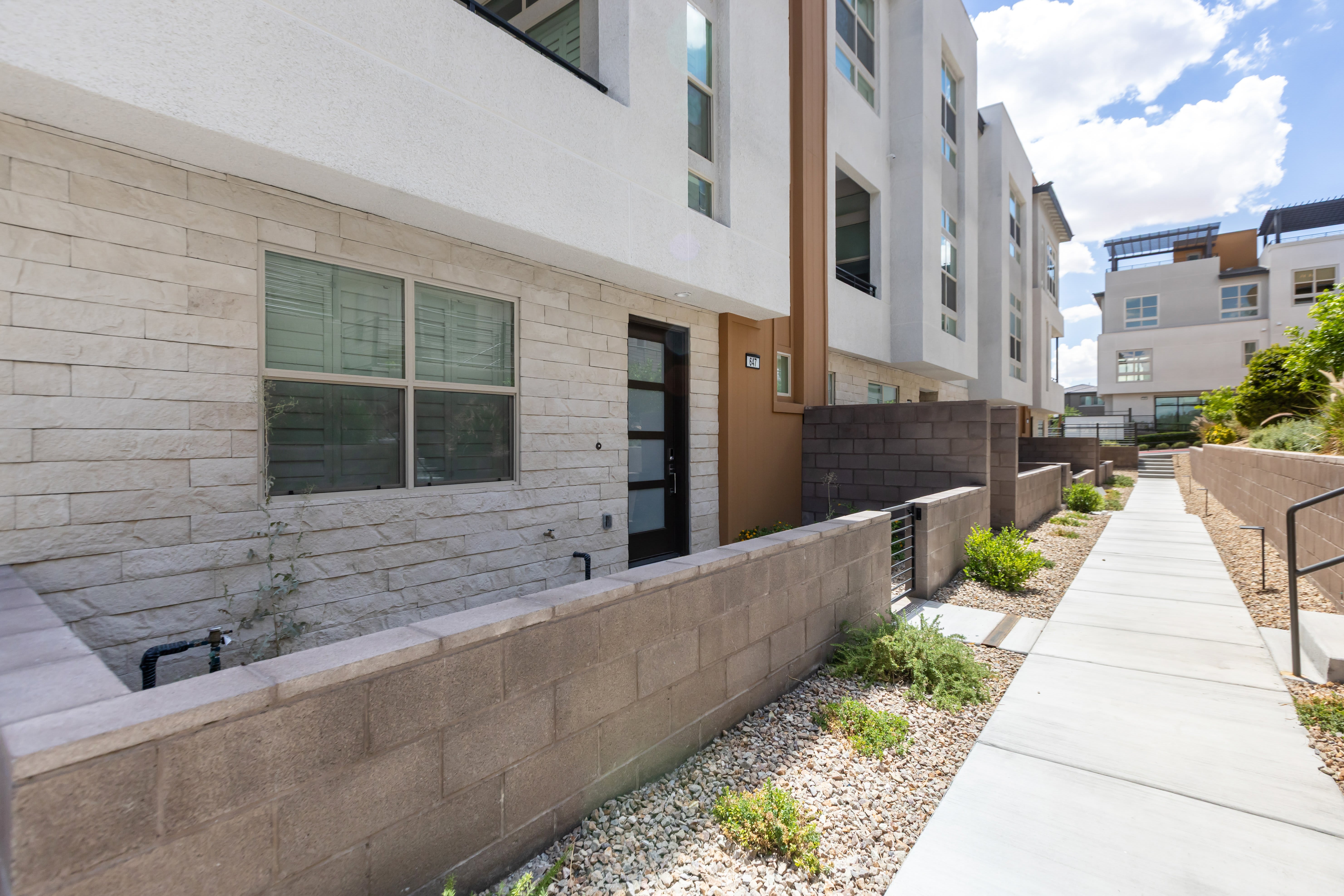 647 Spotted Falcon Street – photo 4
