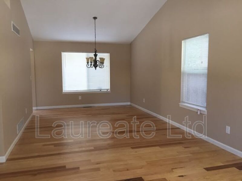 2072 S Oakland St – photo 2